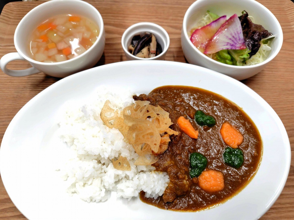 松江市白潟本町の八百屋カフェ『rooot』のしらかたカレー