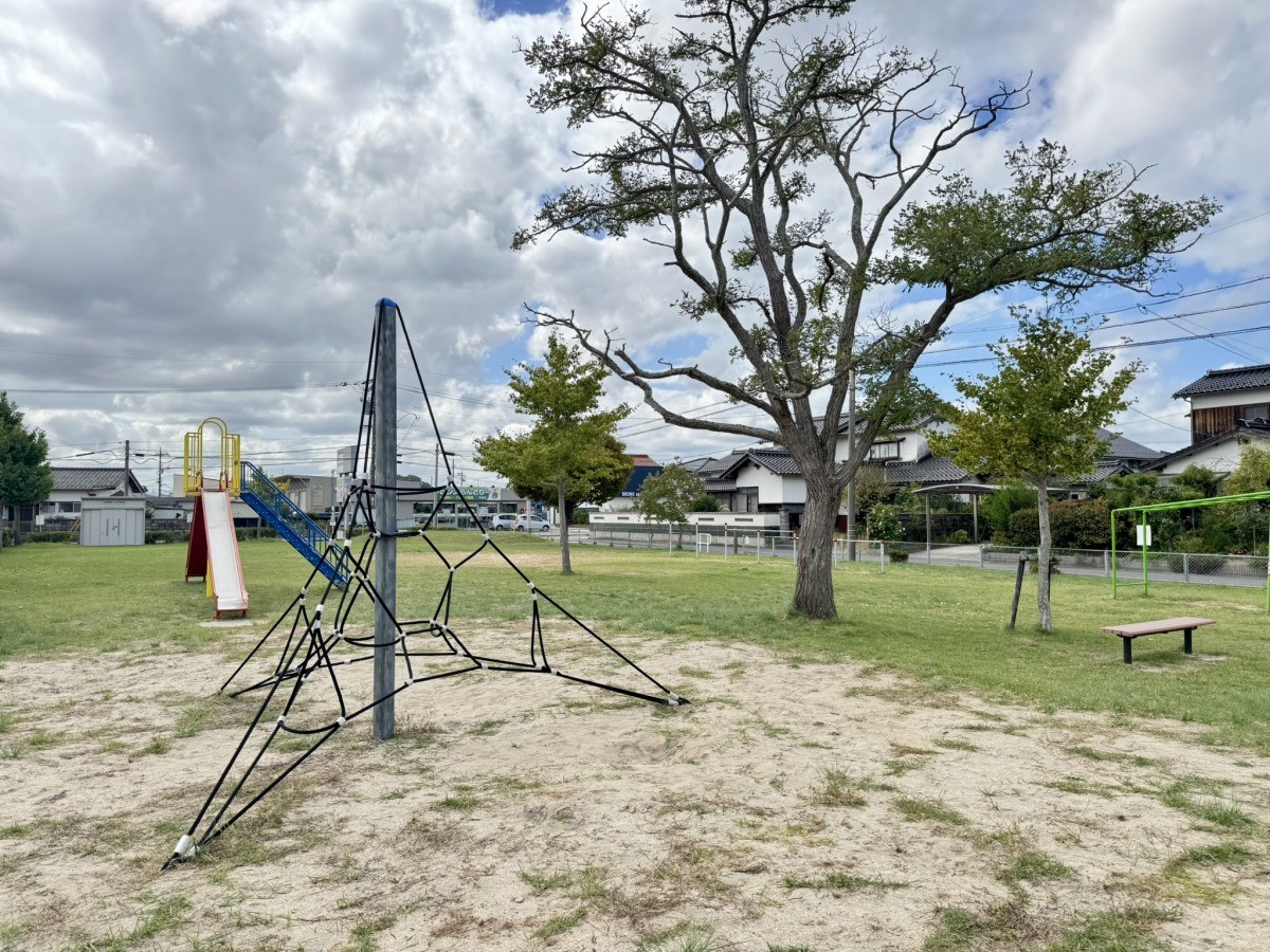 鳥取県米子市河崎にある『河崎団地1号公園』のザイルクライミング