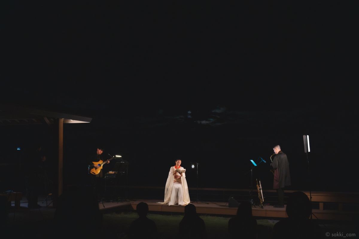 島根県大田市で開催される秋のコンサート「浄善寺 夜間特別上演 浮布池-邇幣姫伝説-」の開催イメージ