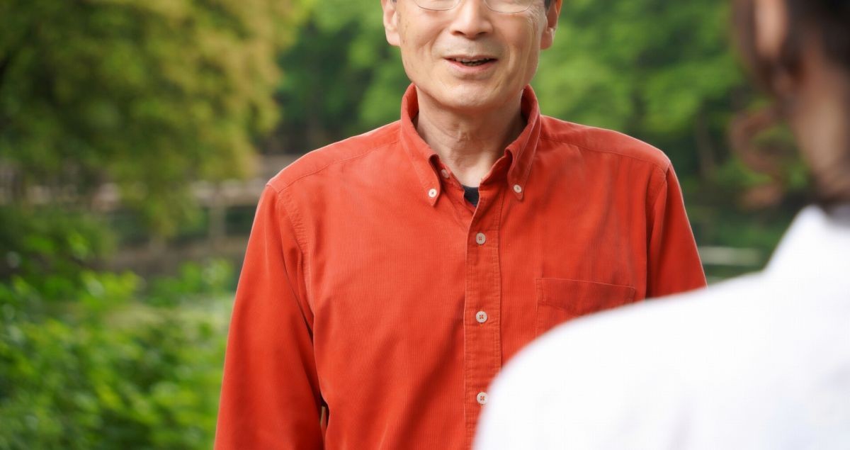 話をするシニア