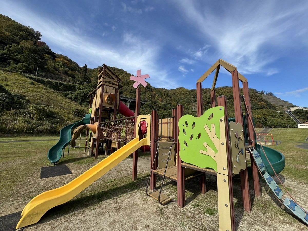 鳥取市国府町の公園『殿ダム記念広場』のコンビネーション遊具