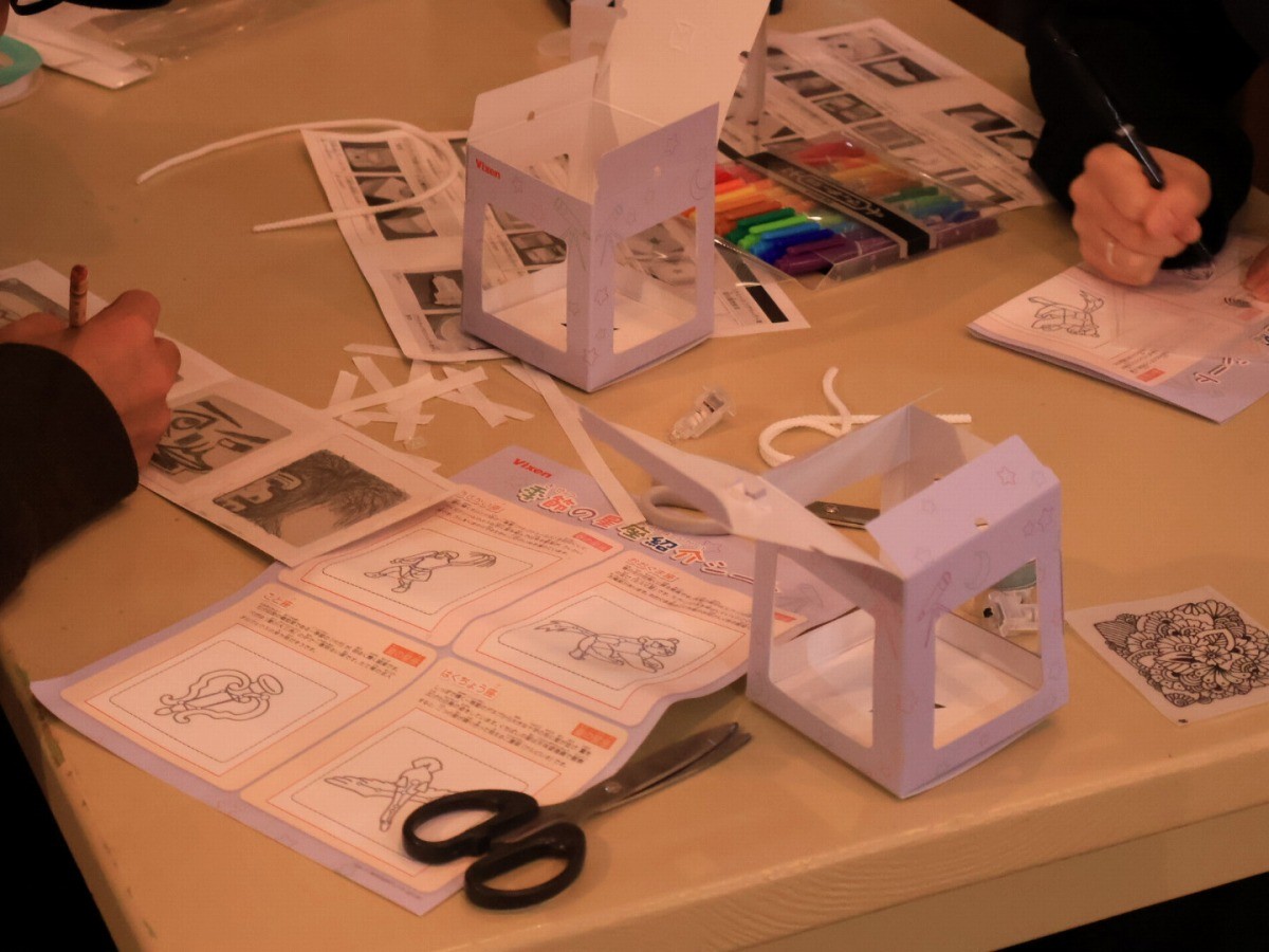 ランタンの制作風景