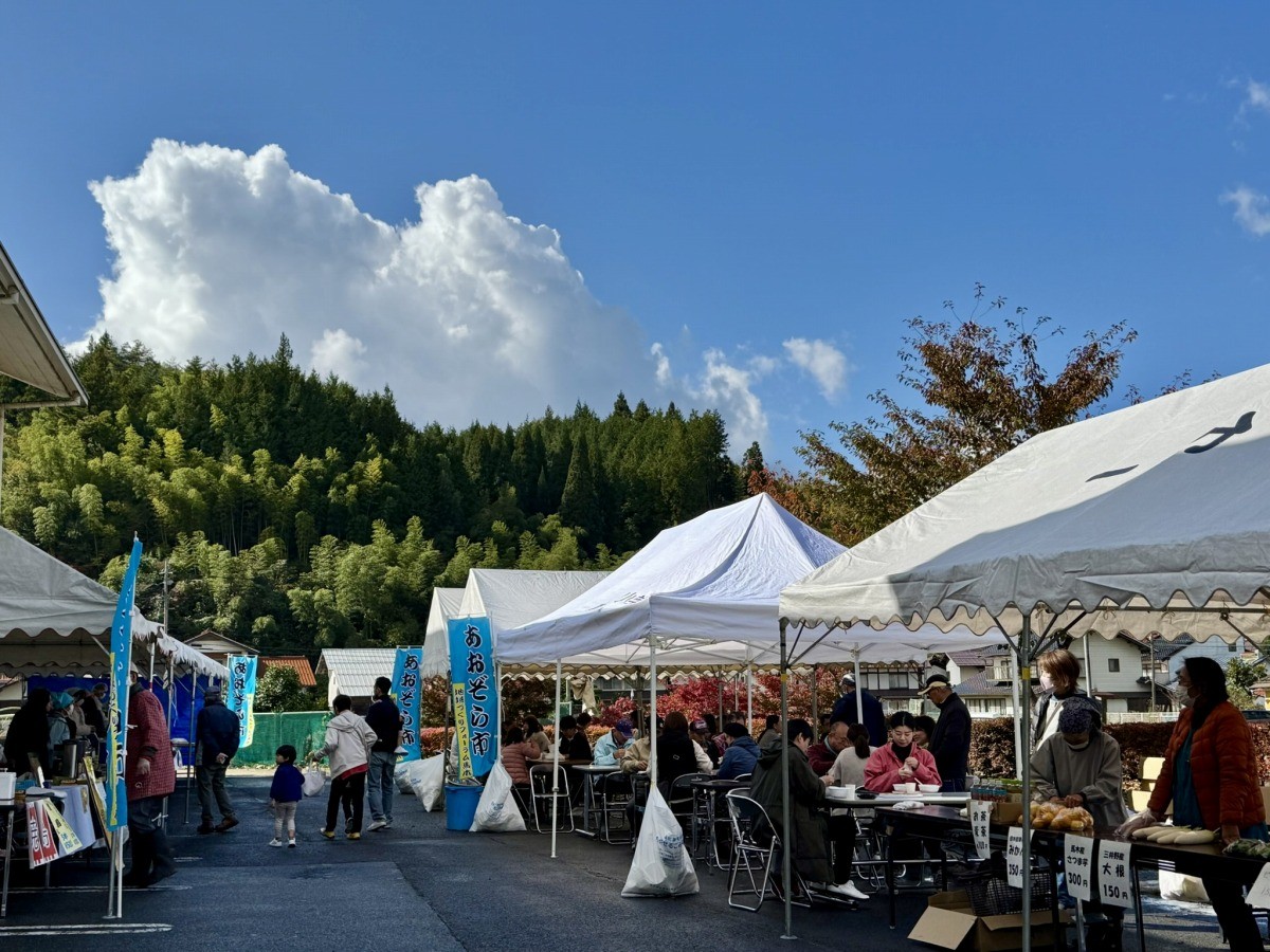 奥出雲町のイベント「新そば祭り＆あおぞら市」の様子