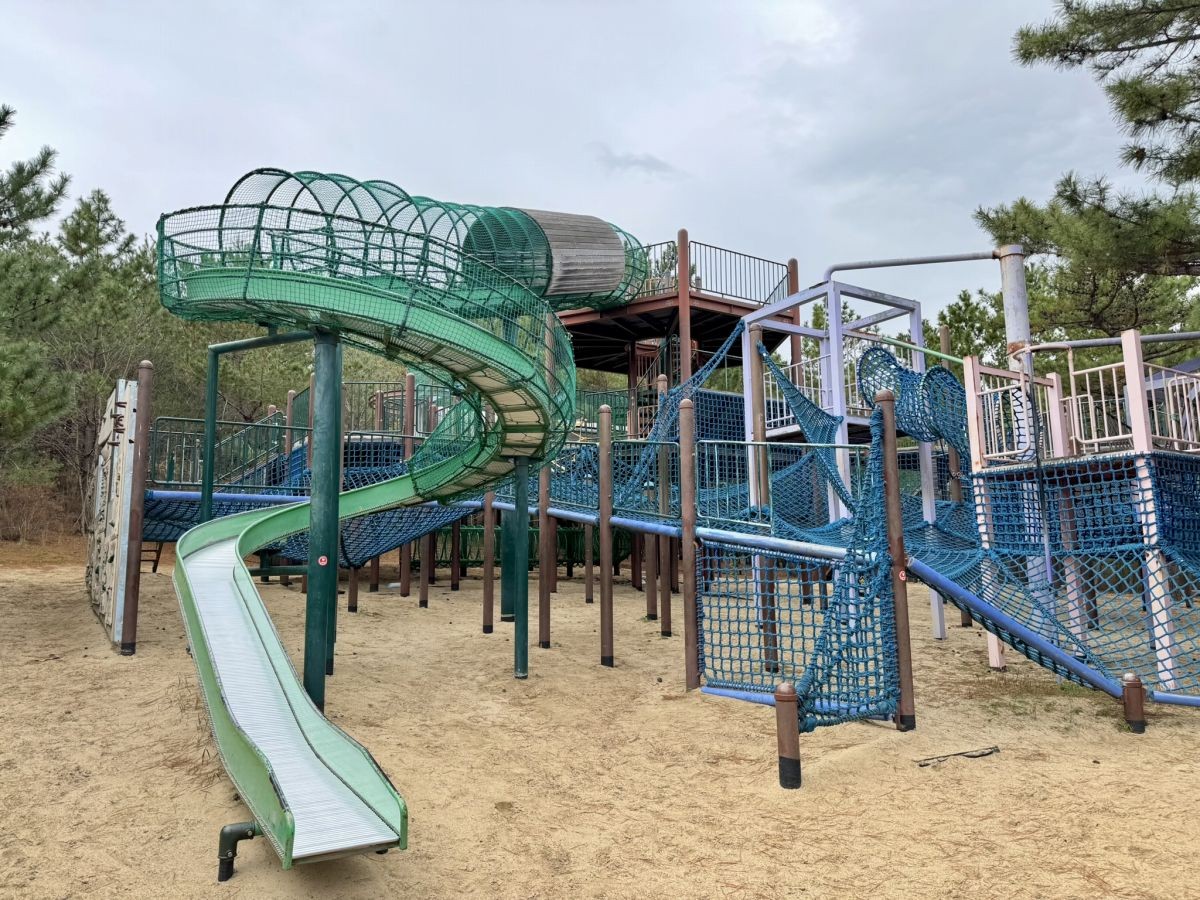 島根県出雲市の人気遊び場『島根県立浜山公園（林間こども広場）』の天空の砦