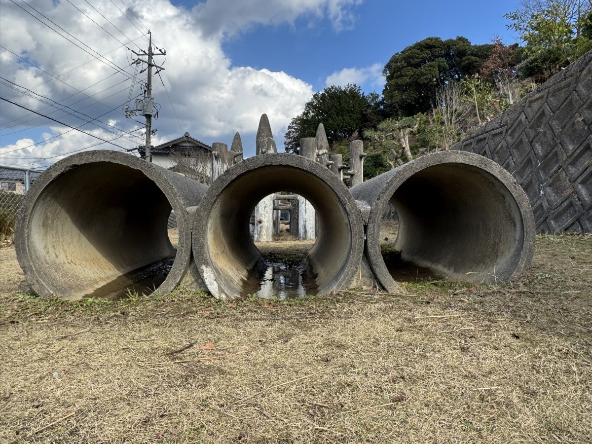 松江市淞北台の公園『淞北台児童遊園地』の土管
