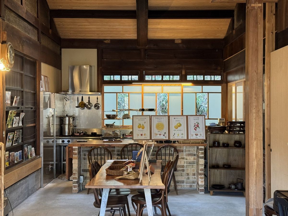 雲南市の古民家カフェ『Soban』の店内