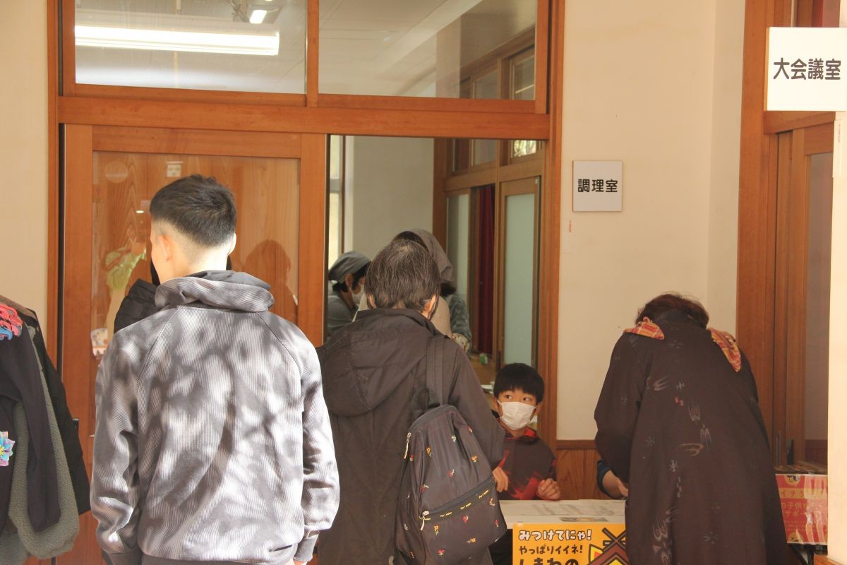 島根県大田市で開催されている「地域食堂どがなか屋」の開催中の様子