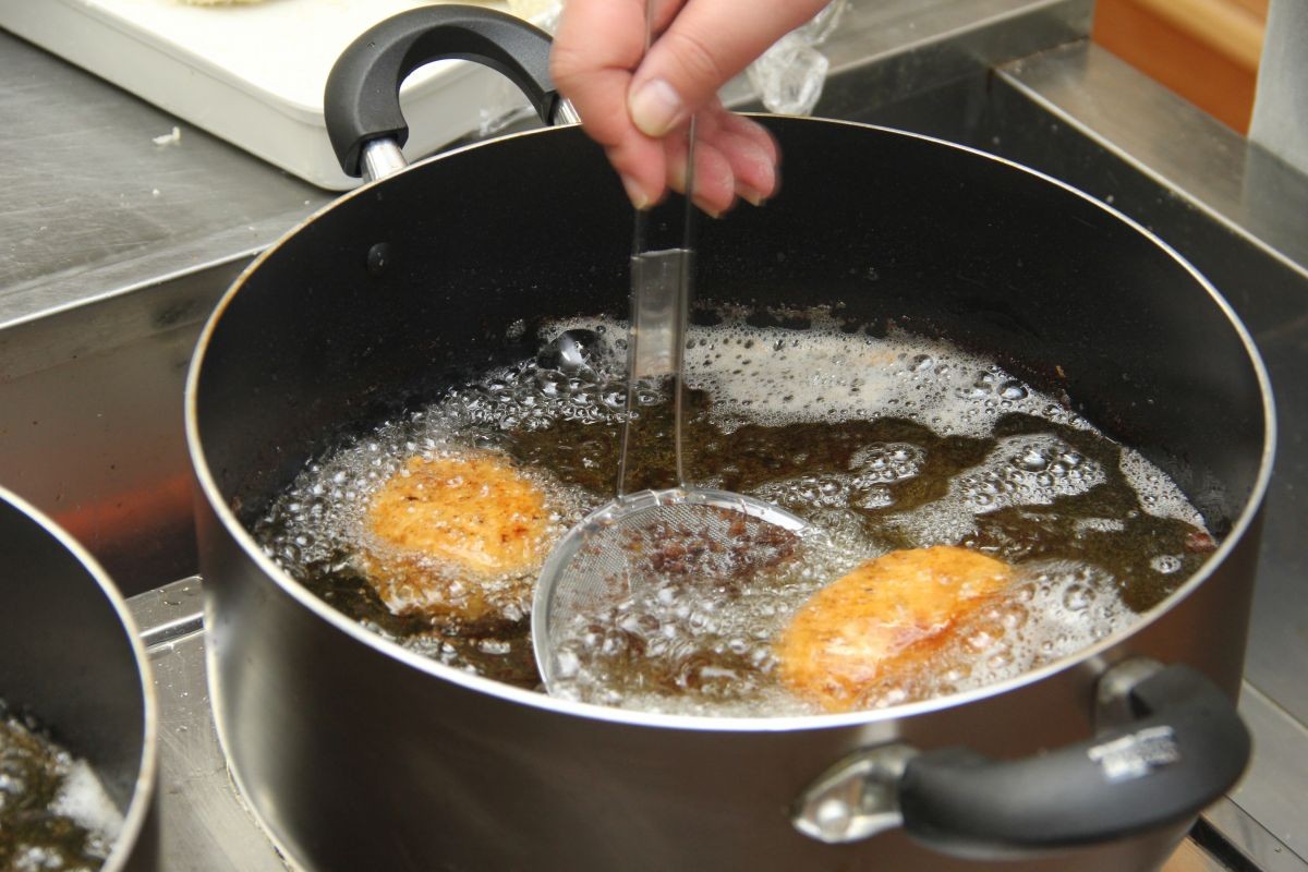 島根県大田市で開催されている「地域食堂どがなか屋」のコロッケ