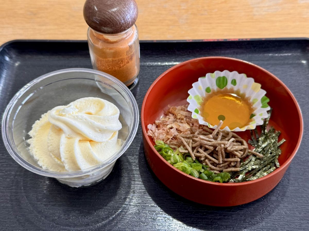 奥出雲町の観光拠点『道の駅奥出雲おろちループ』の「割子そばソフトクリーム」