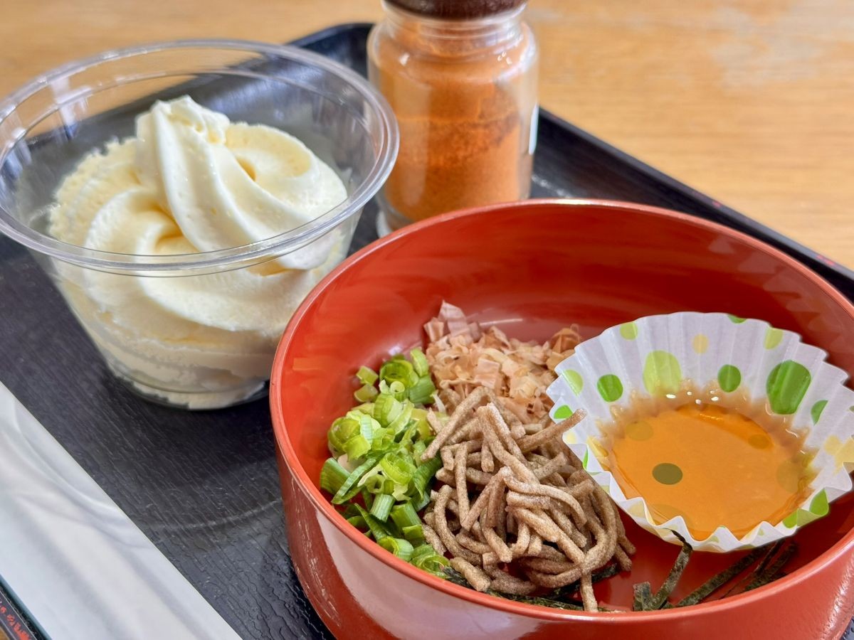 奥出雲町の観光拠点『道の駅奥出雲おろちループ』の「割子そばソフトクリーム」