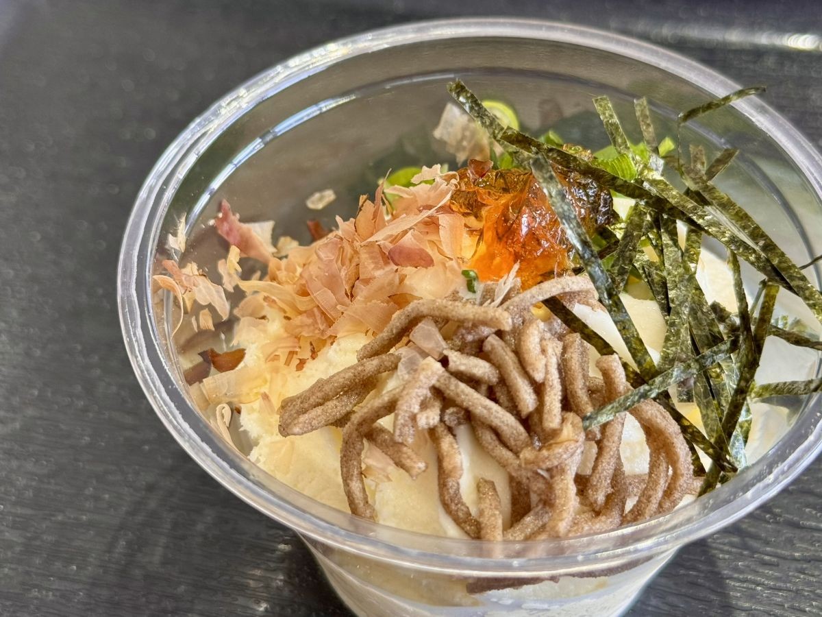 奥出雲町の観光拠点『道の駅奥出雲おろちループ』の「割子そばソフトクリーム」