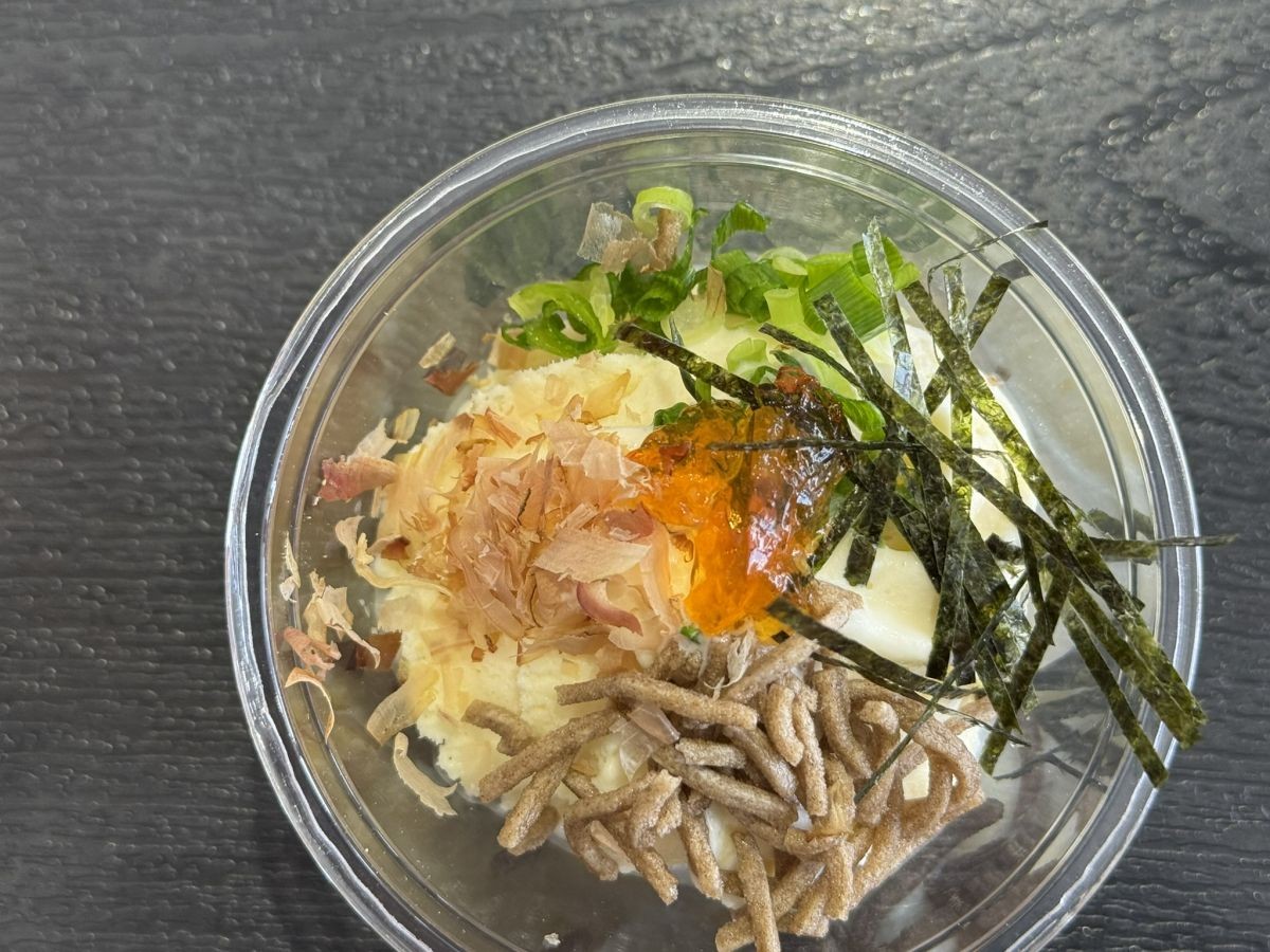 奥出雲町の観光拠点『道の駅奥出雲おろちループ』の「割子そばソフトクリーム」