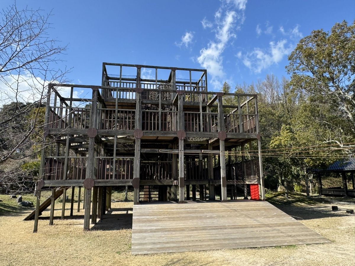 米子市の歴史公園「伯耆古代の丘公園」のフィールドアスレチック