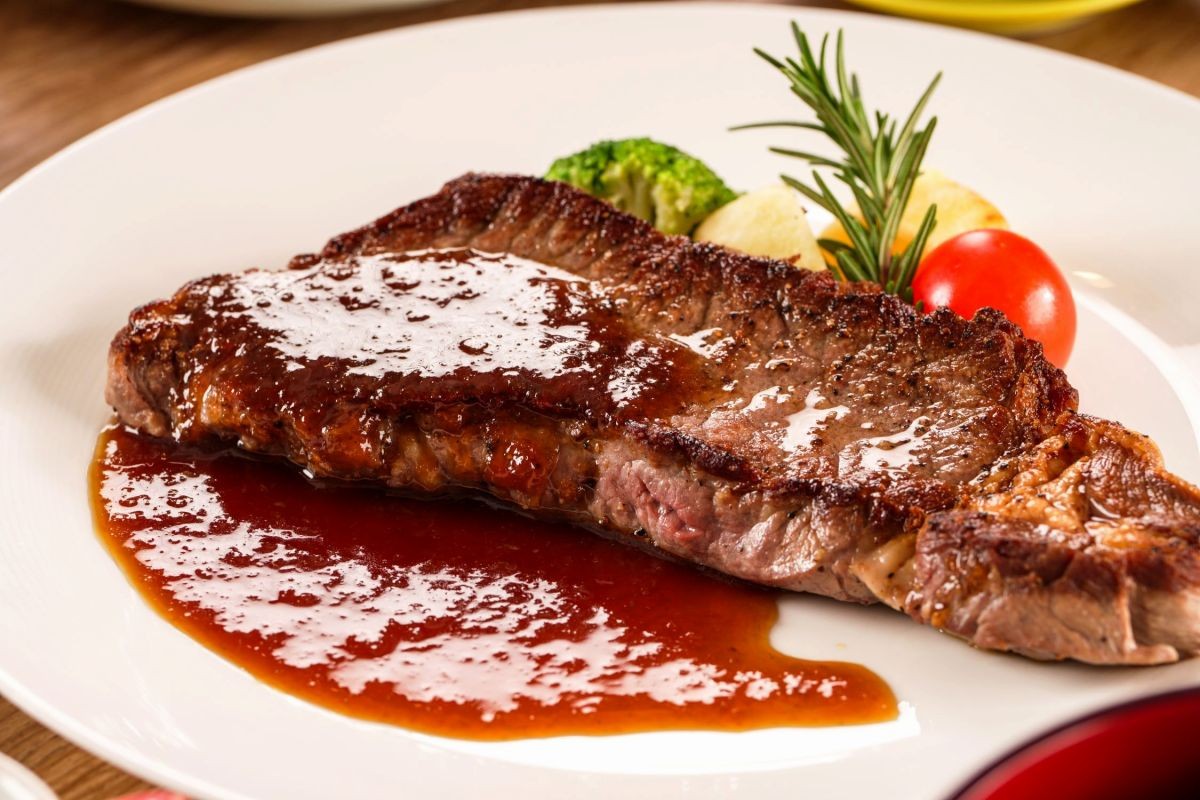 松江市『松江エクセルホテル東急』で開催されるディナービュッフェのステーキ