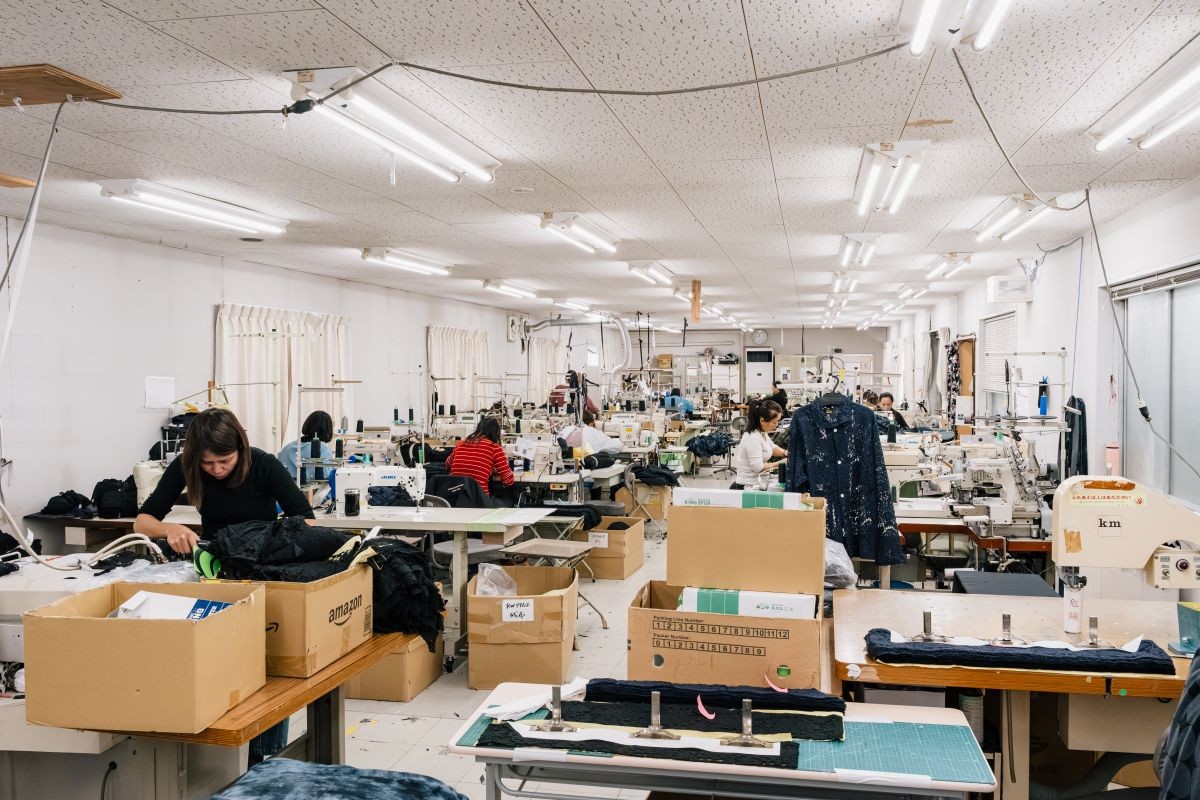 島根県出雲市の洋裁工場「スリーケー」の工場内部