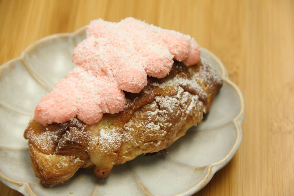 鳥取県伯耆町の人気パン屋『おいしいパンの満てん』の春限定パン