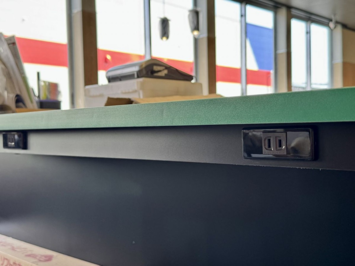 マクドナルド松江乃白店の店内