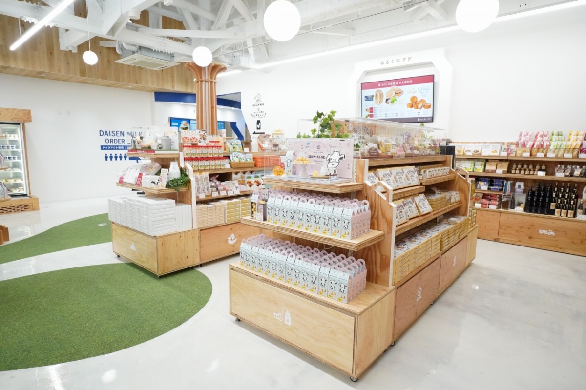 大山観光の拠点『大山まきばみるくの里』の物販エリア