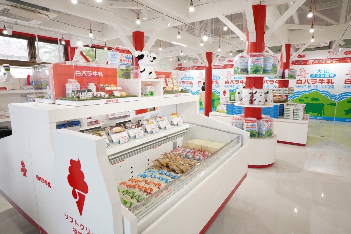 大山観光の拠点『大山まきばみるくの里』のショップ店内