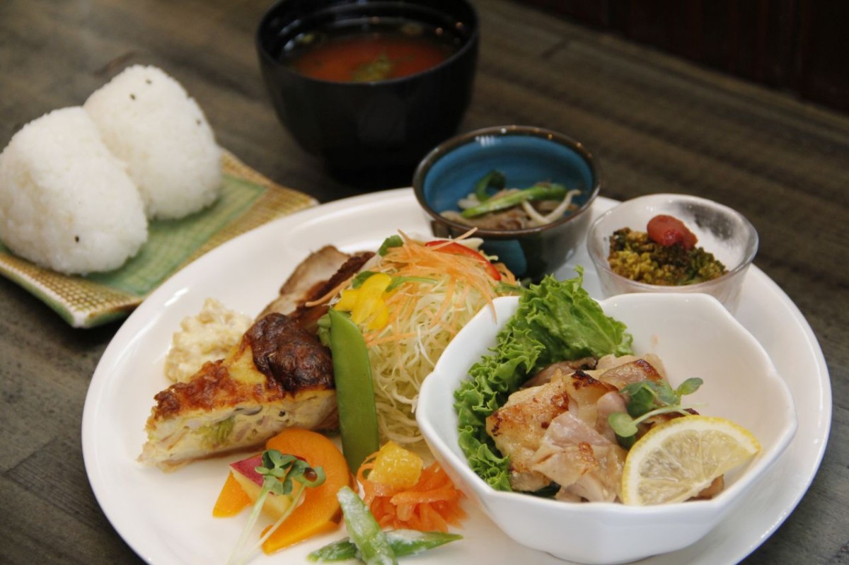 島根県奥出雲町の居酒屋『まいもんや味奈里』のランチ