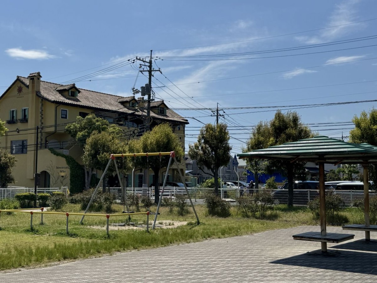 松江市学園にある『川口児童公園』のブランコ