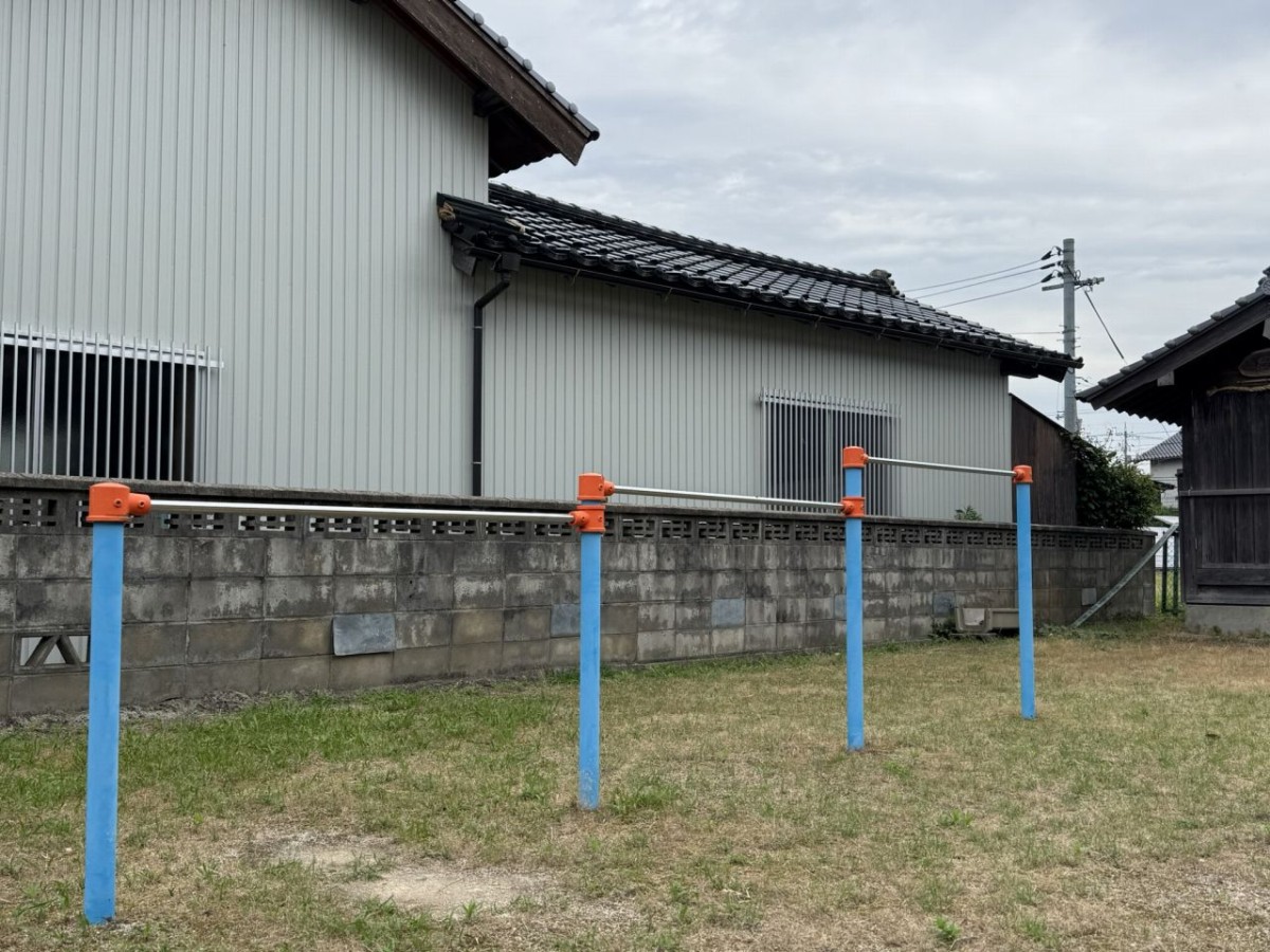 松江市浜佐田町にある『浜佐田児童公園』の鉄棒