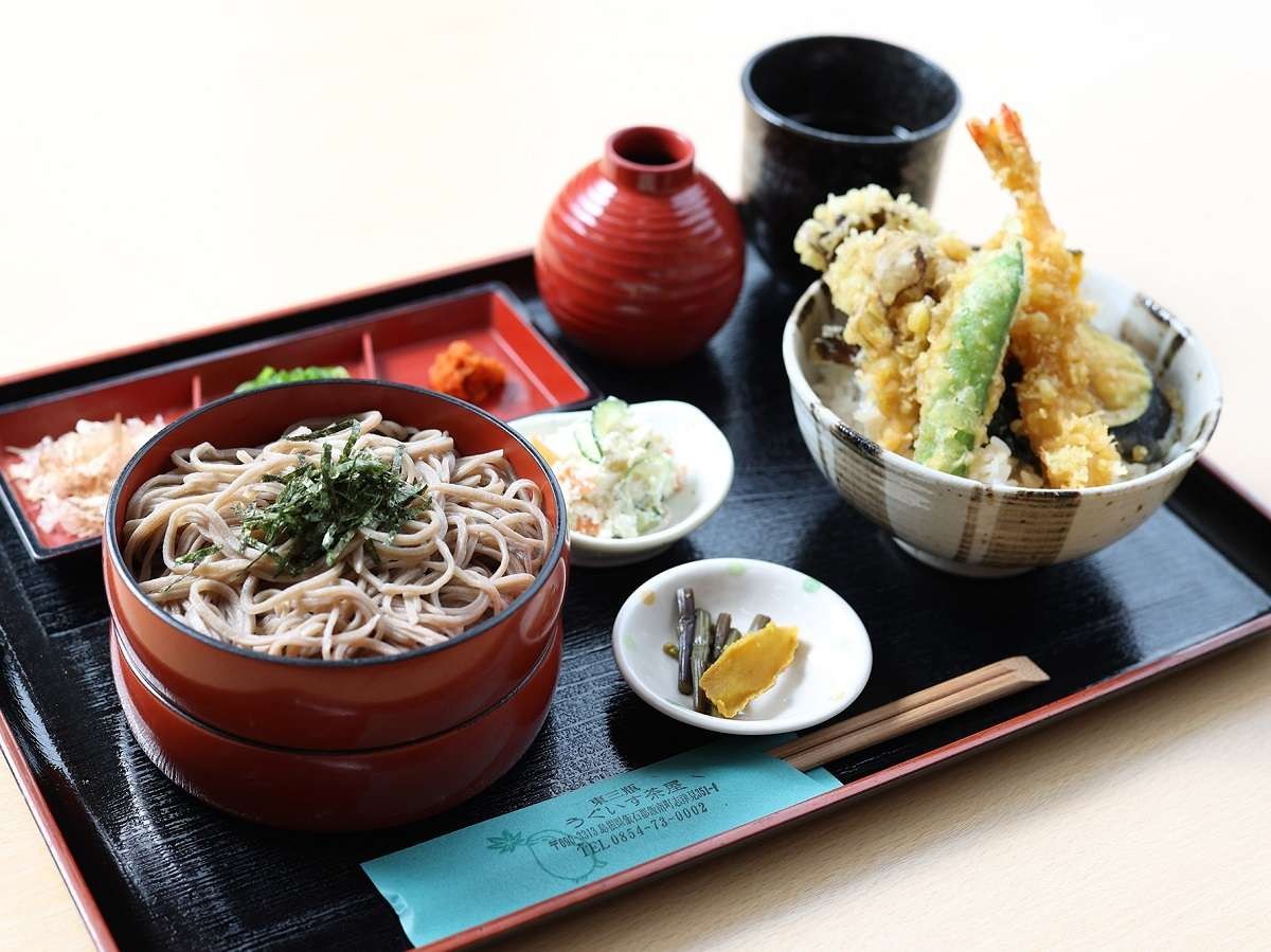 うぐいす茶屋のそばセット
