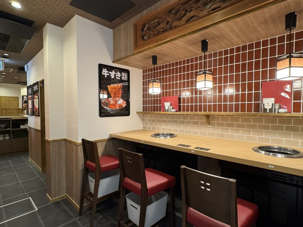 島根県松江市の焼肉店「アリラン飯店松江店」のカウンター席