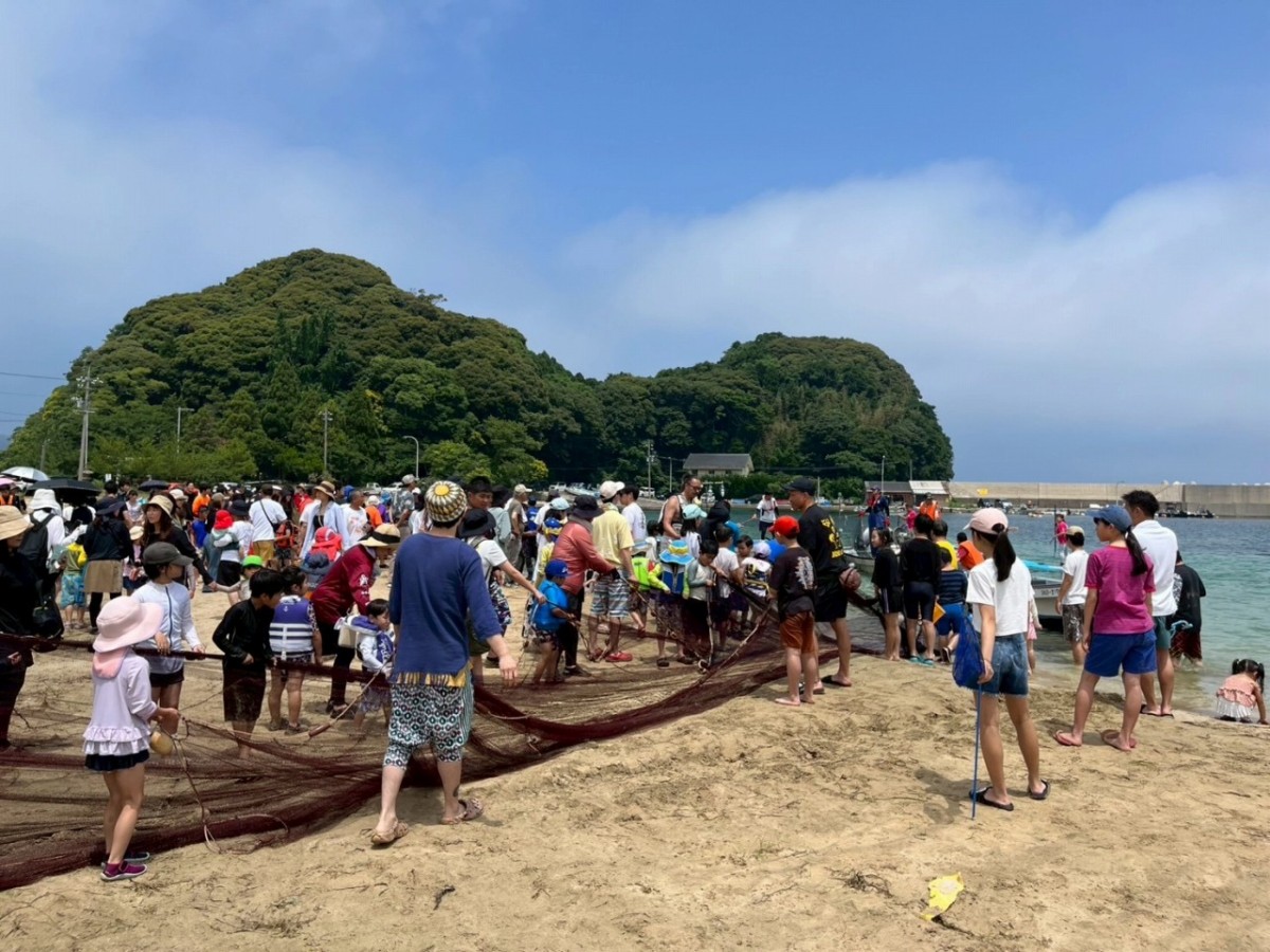 きたうら海辺市で開催される地引網