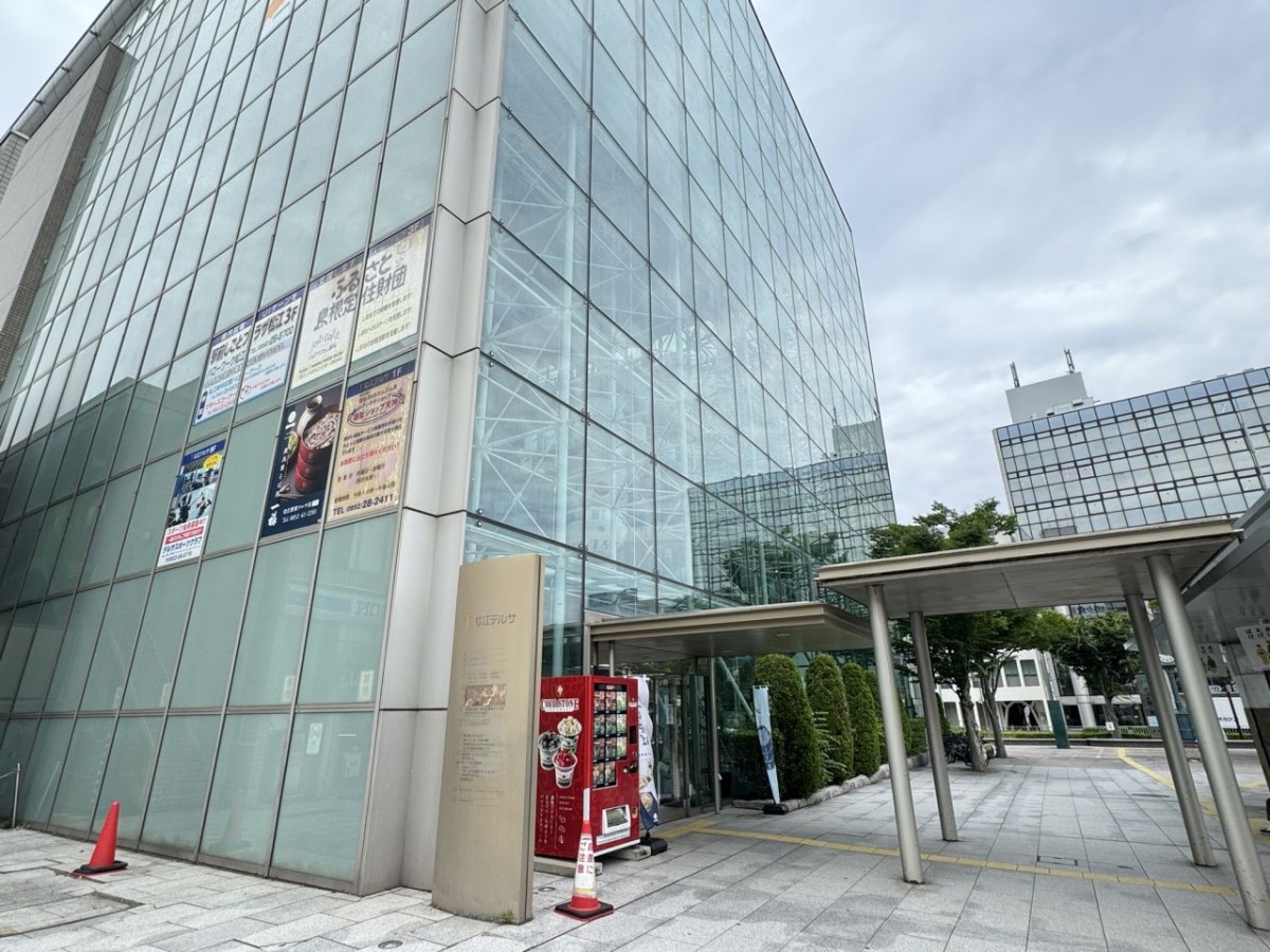 JR松江駅前の「松江テルサ」に設置された「コールドストーン」のアイス自販機