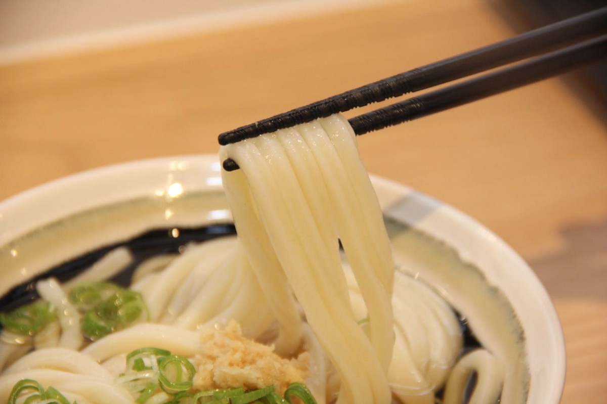 島根県松江市の『讃岐うどんセンター松江店』の「冷かけうどん」