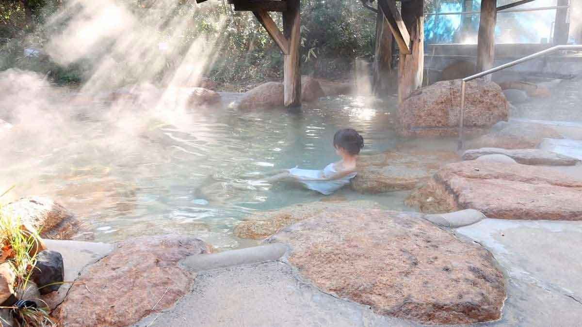 島根県出雲市にある日帰り温泉施設『ひかわ美人の湯』の露天風呂