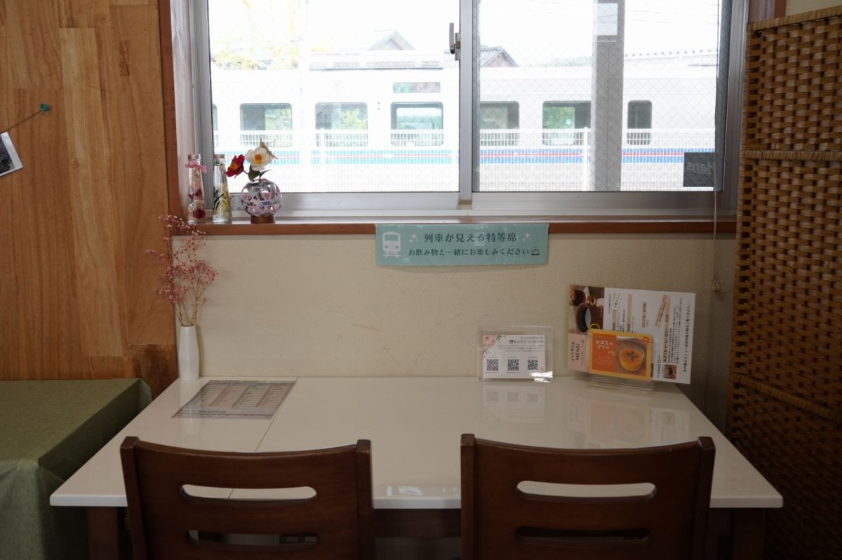 松江市・JR揖屋駅すぐ隣の『東出雲まちの駅女寅』の店内