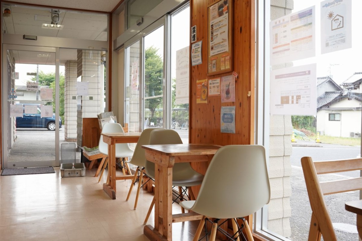 松江市・JR揖屋駅すぐ隣の『東出雲まちの駅女寅』の店内