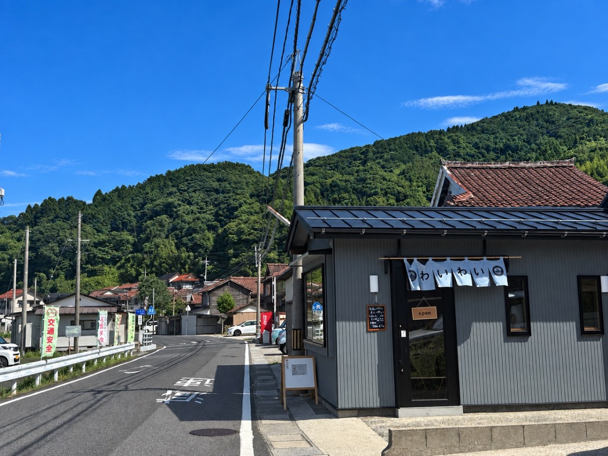 松江市美保関町片江の『わいわい食堂』の外観