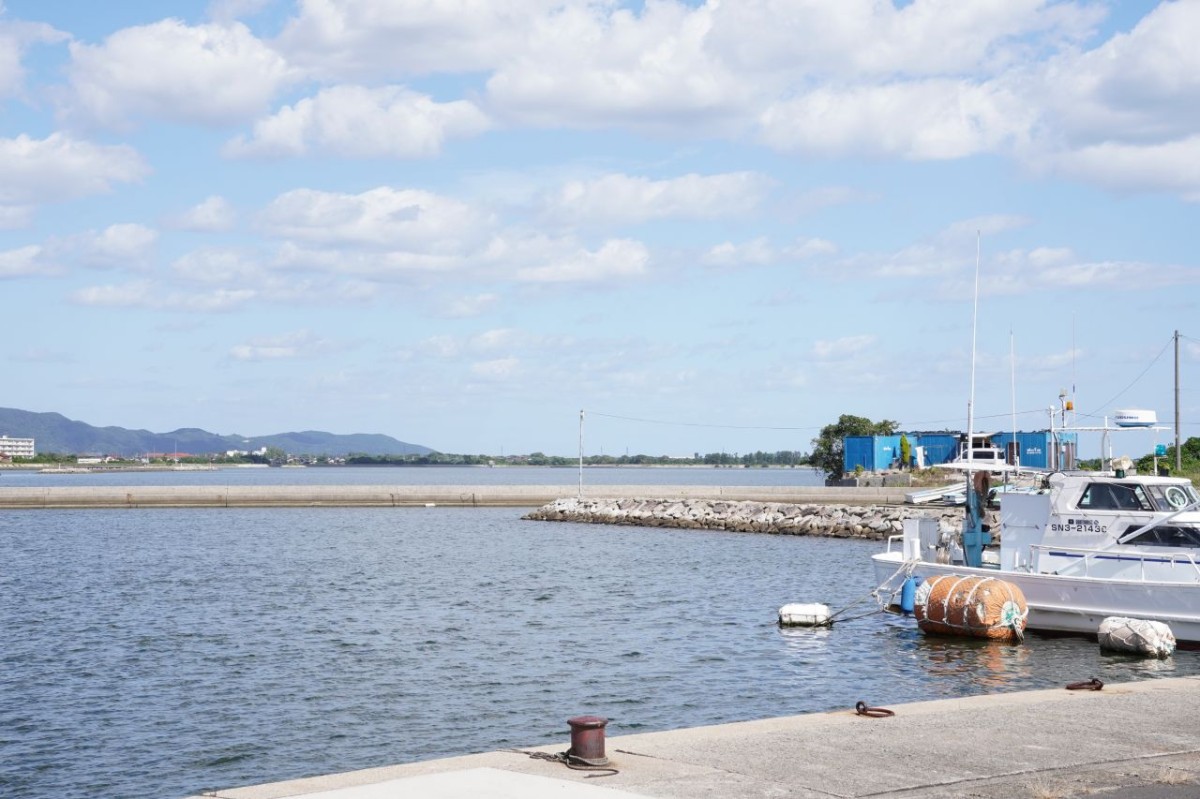 島根県松江市八束町馬渡・大根島にある『馬渡公園』近くの港