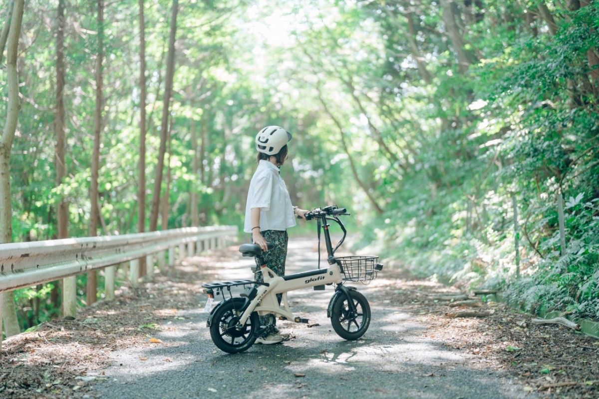島根県海士町の電動サイクル「WANDERIDE AMA」の利用風景