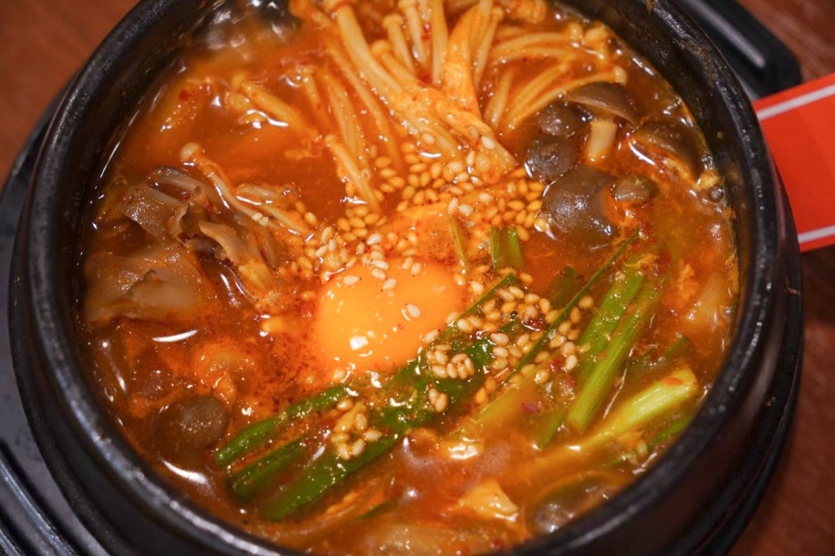 シャミネ松江内にある韓国風居酒屋「韓激」のきのこスンドゥブ