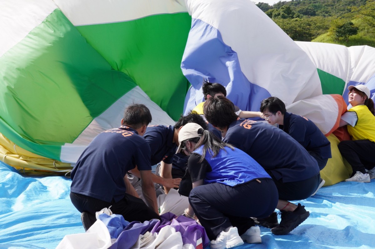 島根県江津市で開催された「気球フェス」の片付けの様子