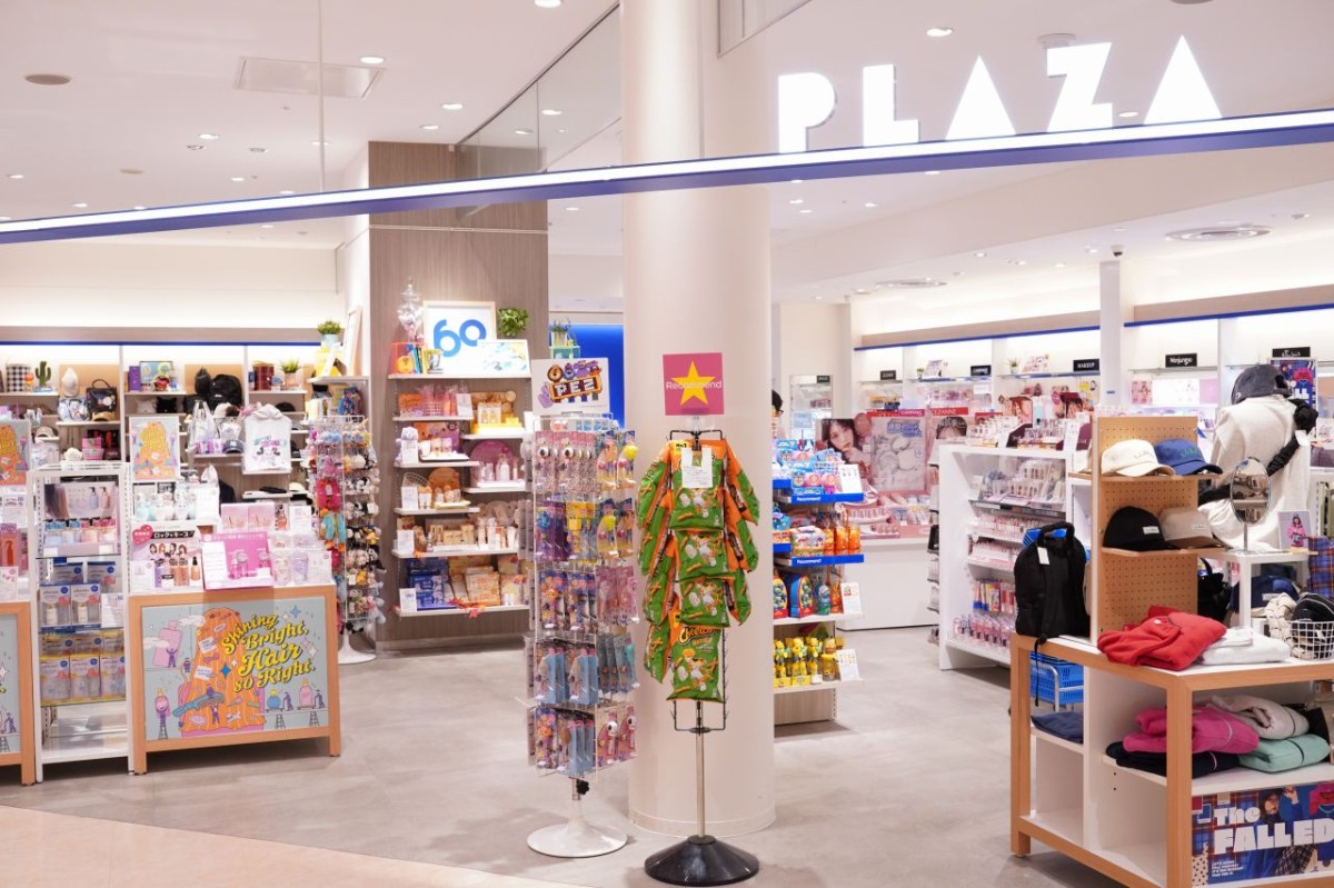 シャミネ松江にある生活雑貨・コスメショップ『PLAZA』の店舗外観