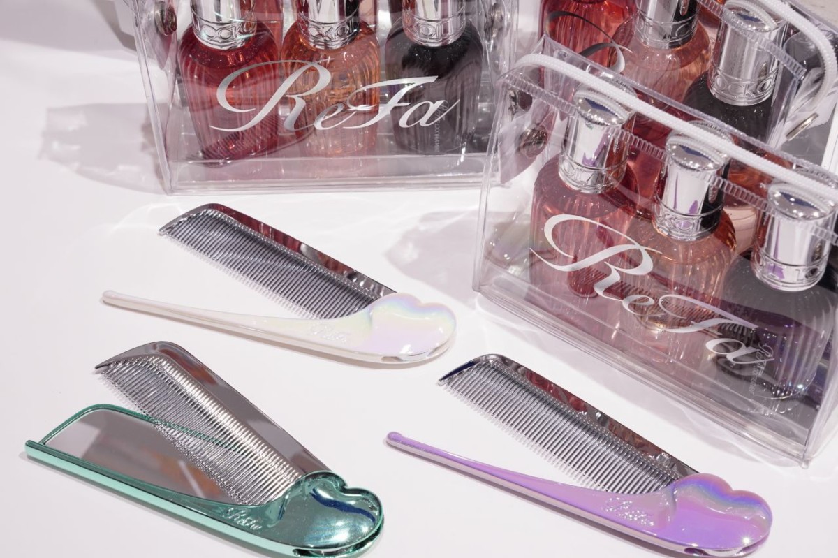 『PLAZA』に並ぶ「ReFa」のコームやヘアケア用品
