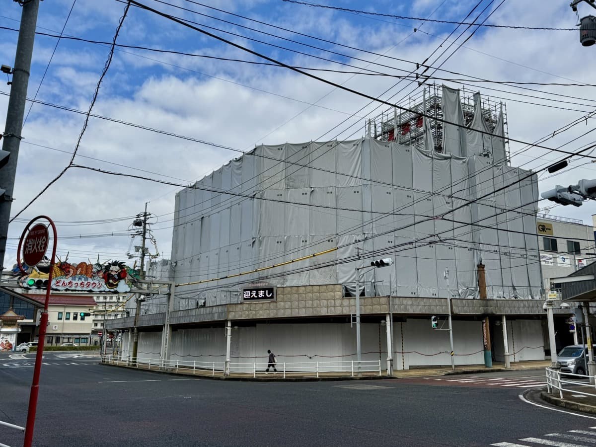 岩多屋 浜田店の外観