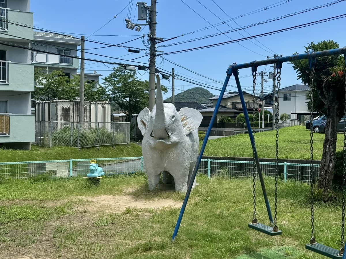 鳥取市面影の『象の公園』にいるゾウ