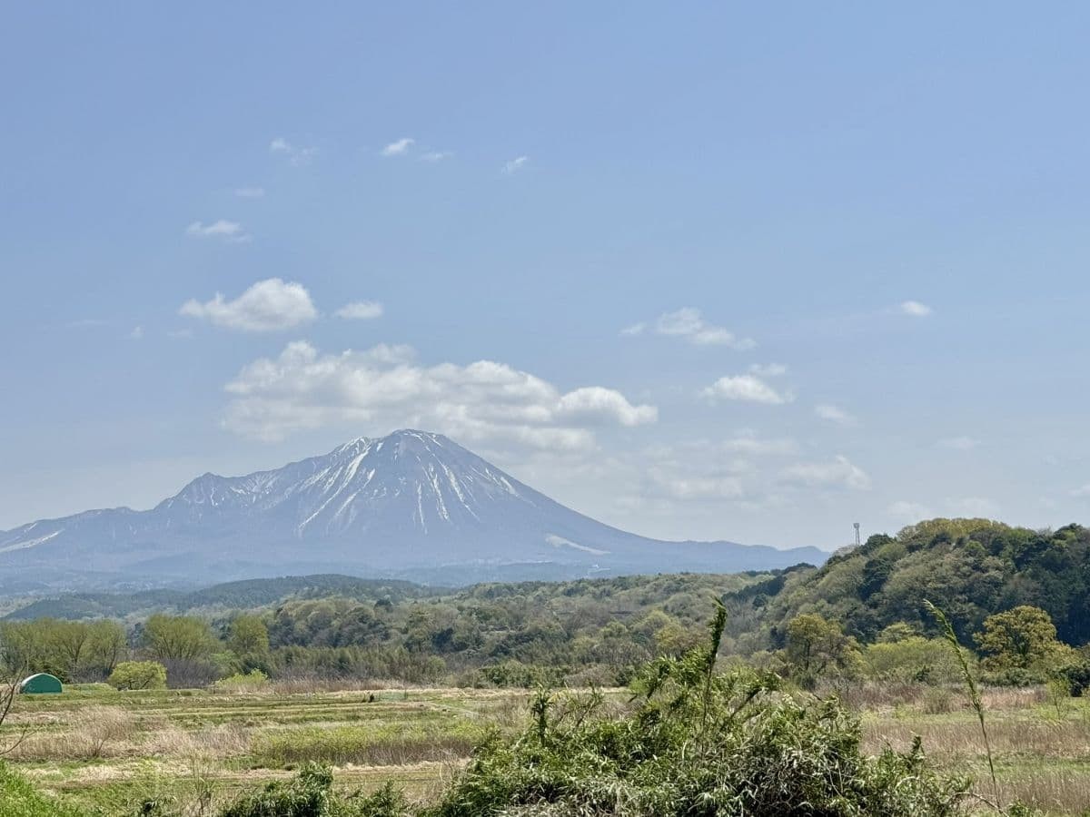 店舗裏から見える大山