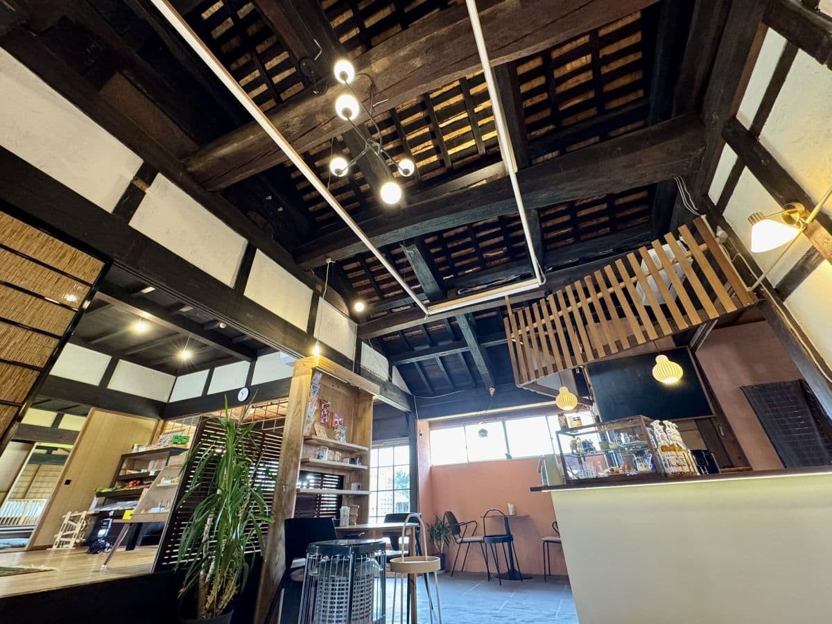 鳥取県米子市の古民家の北欧カフェ『カフェトムテ』の店内