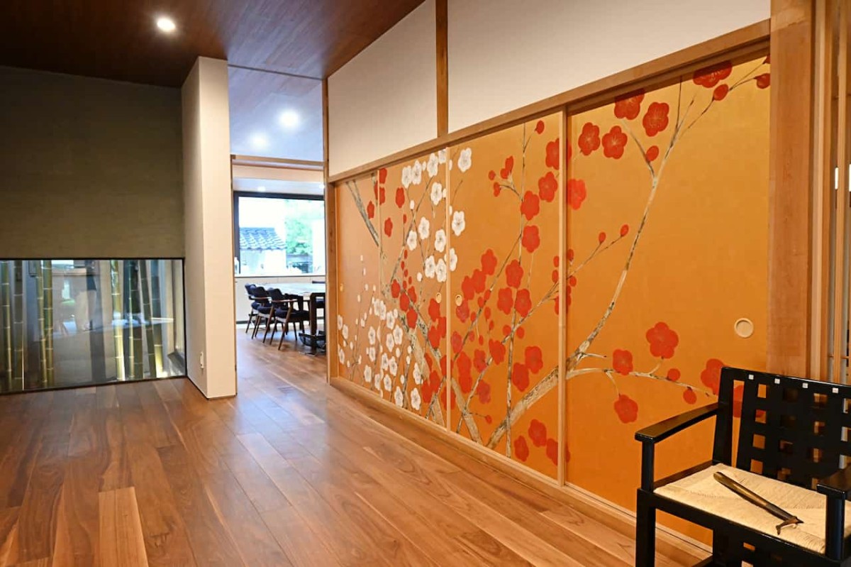 島根県邑智郡邑南町にある『茶と糀 梅田屋』の内観