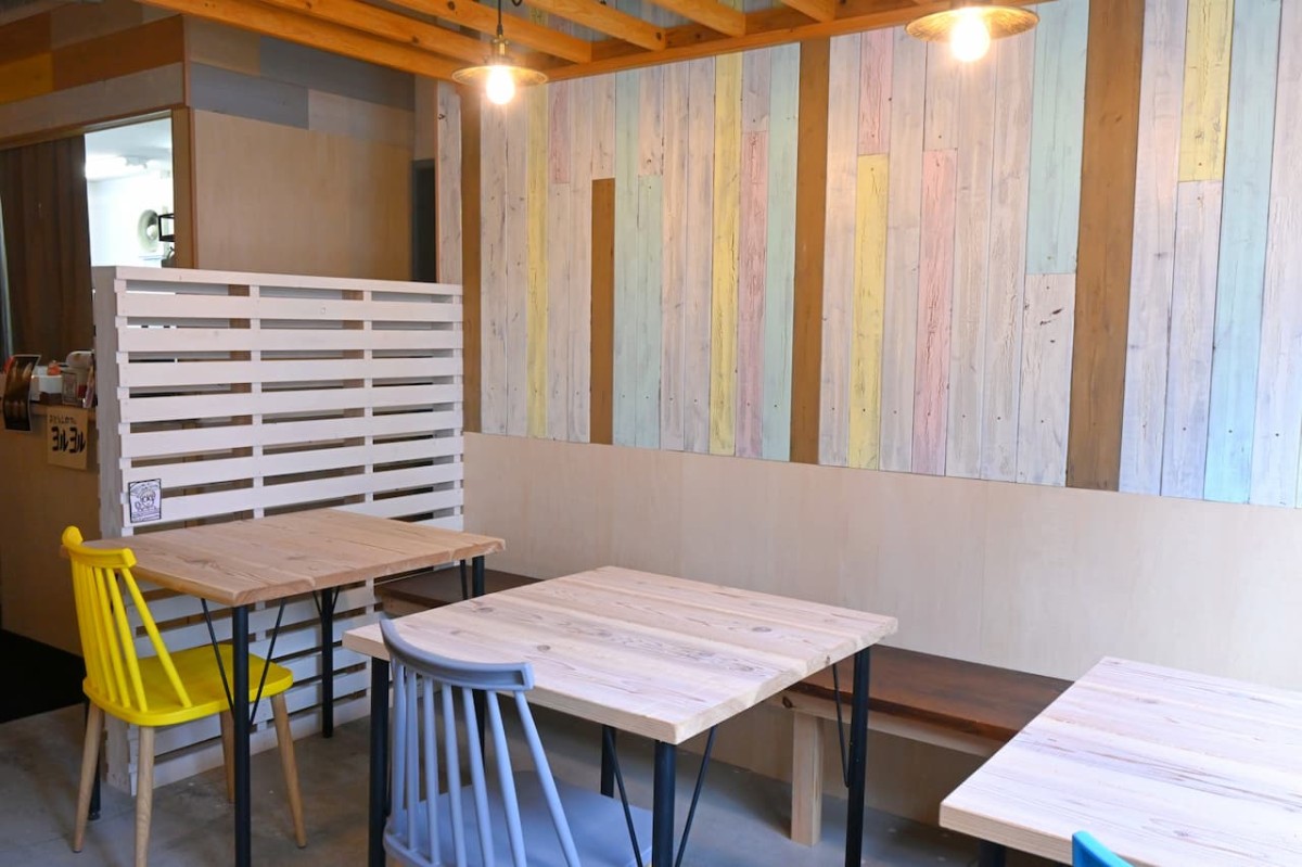 鳥取県米子市にある『おとうふカフェヨルヨル』の店内