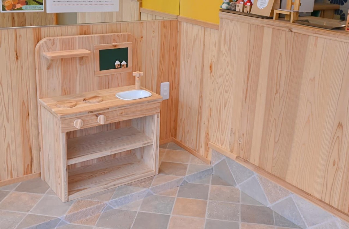 鳥取県米子市にある『おもちゃ屋SUN』のままごとキッチン