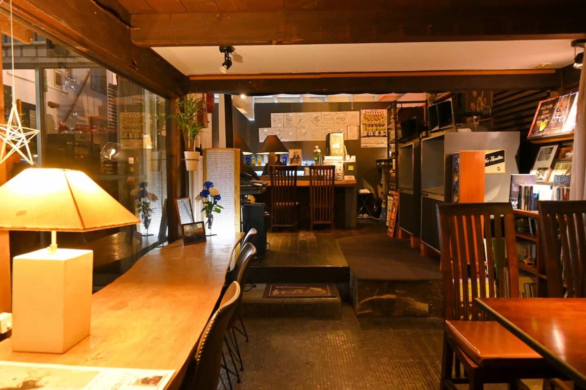 鳥取県米子市にあるジャズ喫茶『ズージャクラブ』の店内