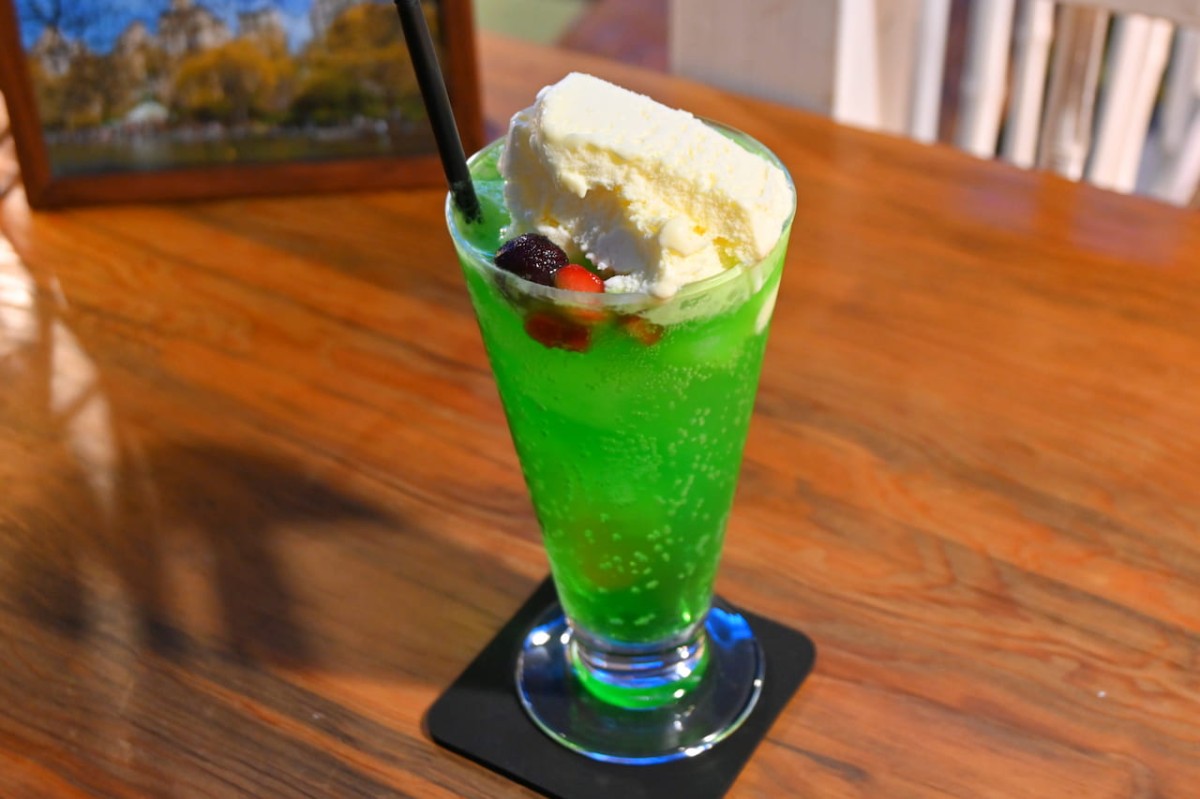 鳥取県米子市にあるジャズ喫茶『ズージャクラブ』の「クリームソーダ」